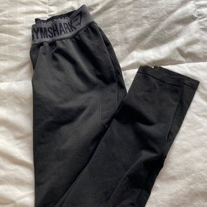 Women’s Gym Shark leggings.